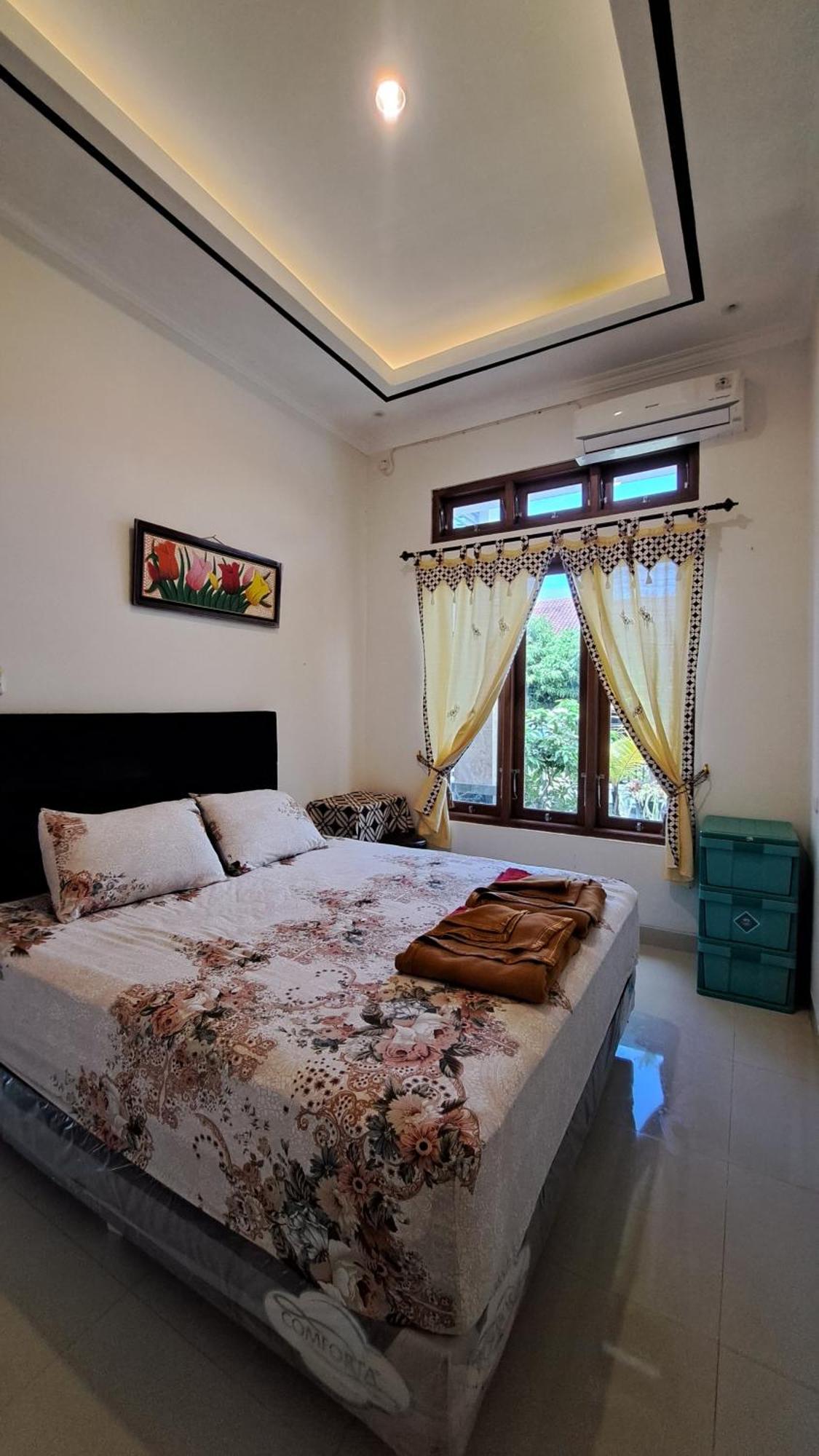 Family Homestay Near Malioboro Yogyakarta Exteriör bild